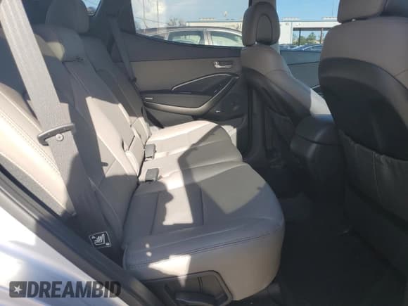 ✅ 2018 Hyundai Santa Fe 2.4L • VIN: 5XYZU3LB4JG517646 • Лот: 64790204. Опубликован ранее на Copart с пробегом 82 436 миль. Бесплатный доступ к архиву аукционных продаж из США и подробный отчёт об истории автомобиля на DreamBid. Изображение 11.