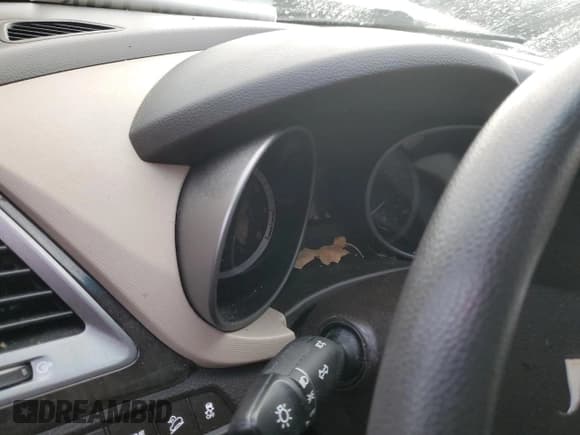 ✅ 2018 Hyundai Santa Fe 2.4L • VIN: 5XYZTDLB6JG560488 • Лот: 82323273. Опубликован ранее на Copart с пробегом Не указан. Бесплатный доступ к архиву аукционных продаж из США и подробный отчёт об истории автомобиля на DreamBid. Изображение 9.