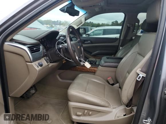 ✅ 2018 Chevrolet Suburban Premier • VIN: 1GNSCJKC5JR293962 • Lot: 50641835. Wystawiony na Copart z przebiegiem 137 598 mil. Bezpłatny archiwum sprzedaży aukcyjnych z USA i szczegółowy raport historii pojazdu na DreamBid. Zdjęcie 7.