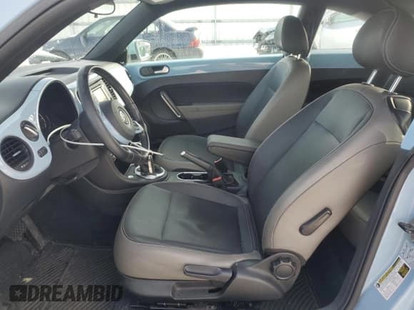 ✅ 2013 Volkswagen Beetle Fender Edition • VIN: 3VWJP7AT6DM694033 • Lot: 41661055. Listed on Copart with 55,836 mi. Free auction sales archive from the USA and detailed vehicle history report at DreamBid. Image 7.