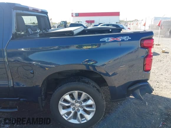 ✅ 2022 Chevrolet Silverado 1500 Custom • VIN: 1GCPYBEK8NZ226769 • Lot: 43565241. Wystawiony na IAAI z przebiegiem 39 608 mil. Bezpłatny archiwum sprzedaży aukcyjnych z USA i szczegółowy raport historii pojazdu na DreamBid. Zdjęcie 19.