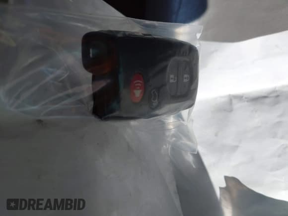 ✅ 2010 Toyota Highlander Limited • VIN: JTEJW3EHXA2045175 • Lot: 43785532. Listed on IAAI with 210,781 mi. Free auction sales archive from the USA and detailed vehicle history report at DreamBid. Image 11.