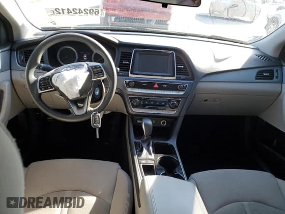 ✅ 2019 Hyundai Sonata SE • VIN: 5NPE24AF4KH804995 • Лот: 69242412. Опубликован ранее на Copart с пробегом 35 514 миль. Бесплатный доступ к архиву аукционных продаж из США и подробный отчёт об истории автомобиля на DreamBid. Изображение 8.