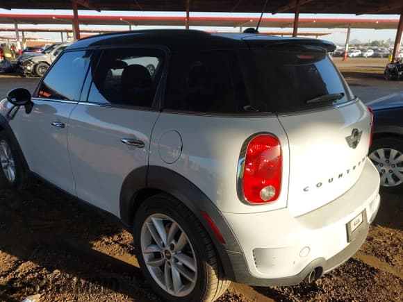 ✅ 2014 MINI Countryman S • VIN: WMWZC3C5XEWP29518 • Lot: 43658167. Listed on IAAI with 133,859 mi. Free auction sales archive from the USA and detailed vehicle history report at DreamBid. Image 3.