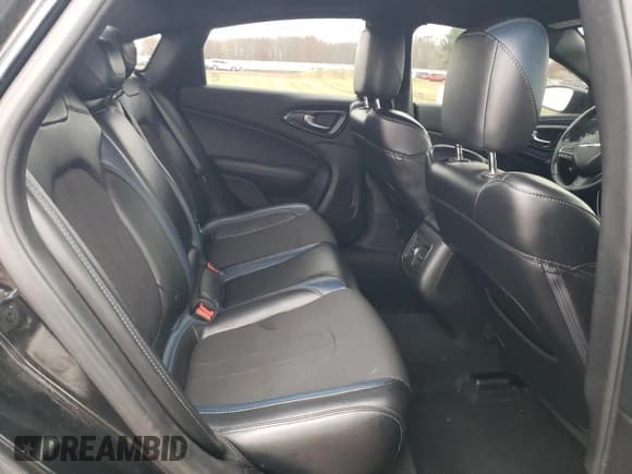 ✅ 2016 Chrysler 200 S • VIN: 1C3CCCDG4GN126165 • Лот: 92109605. Опубликован ранее на Copart с пробегом 85 791 миль. Бесплатный доступ к архиву аукционных продаж из США и подробный отчёт об истории автомобиля на DreamBid. Изображение 10.