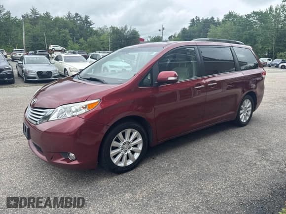 ✅ 2013 Toyota Sienna XLE • VIN: 5TDDK3DC3DS058382 • Lot: 42521554. Wystawiony na IAAI z przebiegiem 276 065 mil. Bezpłatny archiwum sprzedaży aukcyjnych z USA i szczegółowy raport historii pojazdu na DreamBid. Zdjęcie 2.