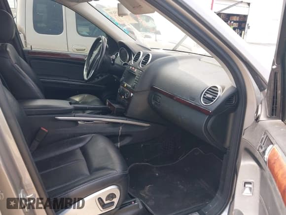 ✅ 2009 Mercedes-Benz GL 550 • VIN: 4JGBF86E39A485634 • Lot: 42935630. Wystawiony na IAAI z przebiegiem 152 035 mil. Bezpłatny archiwum sprzedaży aukcyjnych z USA i szczegółowy raport historii pojazdu na DreamBid. Zdjęcie 5.