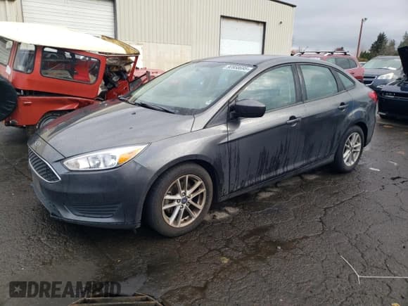 ✅ 2018 Ford Focus SE • VIN: 1FADP3F22JL279268 • Lot: 92858695. Wystawiony na Copart z przebiegiem 104 106 mil. Bezpłatny archiwum sprzedaży aukcyjnych z USA i szczegółowy raport historii pojazdu na DreamBid. Zdjęcie 1.