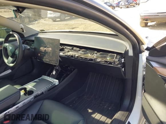 ✅ 2022 Tesla Model 3 Long Range • VIN: 5YJ3E1EB6NF318647 • Lot: 43367118. Wystawiony na IAAI z przebiegiem 49 281 mil. Bezpłatny archiwum sprzedaży aukcyjnych z USA i szczegółowy raport historii pojazdu na DreamBid. Zdjęcie 5.