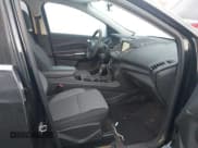 ✅ 2017 Ford Escape SE • VIN: 1FMCU9GD3HUE56055 • Lot: 43849635. Wystawiony na IAAI z przebiegiem 96 655 mil. Bezpłatny archiwum sprzedaży aukcyjnych z USA i szczegółowy raport historii pojazdu na DreamBid. Zdjęcie 5.