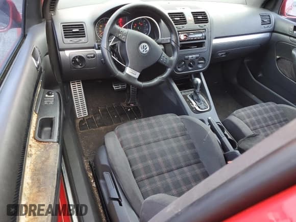 ✅ 2006 Volkswagen Golf GTI • VIN: WVWFV71K56W070720 • Lot: 68729255. Wystawiony na Copart z przebiegiem 192 612 mil. Bezpłatny archiwum sprzedaży aukcyjnych z USA i szczegółowy raport historii pojazdu na DreamBid. Zdjęcie 8.
