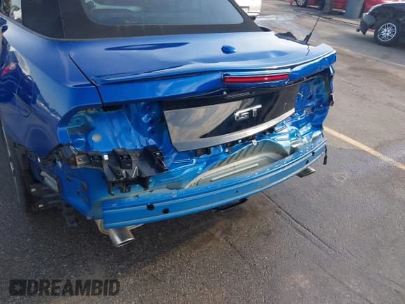 ✅ 2017 Ford Mustang GT Premium • VIN: 1FATP8FF4H5263034 • Lot: 42135251. Wystawiony na IAAI z przebiegiem 24 955 mil. Bezpłatny archiwum sprzedaży aukcyjnych z USA i szczegółowy raport historii pojazdu na DreamBid. Zdjęcie 6.