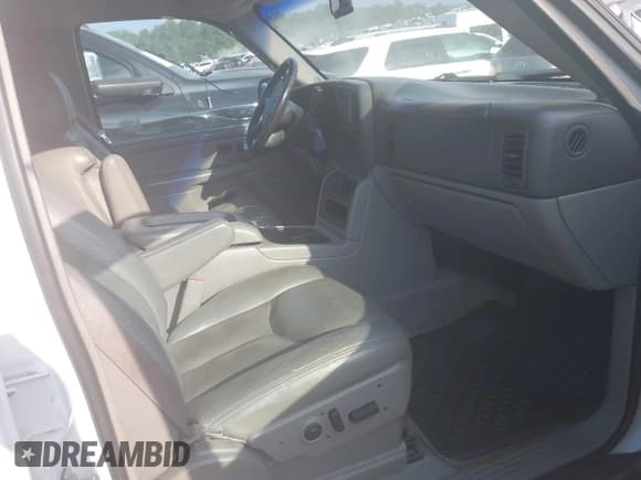 ✅ 2005 Chevrolet Suburban LT • VIN: 3GNFK16ZX5G216948 • Лот: 42670666. Опубликован ранее на IAAI с пробегом 326 932 миль. Бесплатный доступ к архиву аукционных продаж из США и подробный отчёт об истории автомобиля на DreamBid. Изображение 5.