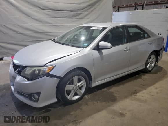 2014 Toyota Camry L z VIN 4T1BF1FK5EU403635, wystawiony jako Copart lot #71117025 z przebiegiem 154 018 mil mil oraz Szkoda całkowita • Salvage title. Historia ofert i sprzedaży dostępna na DreamBid. Obrazek 1.