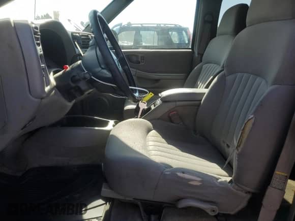 2004 Chevrolet Blazer LS z VIN 1GNDT13X44K138164, wystawiony jako Copart lot #75337094 z przebiegiem Nie podano mil oraz Czysty tytuł • Clean title. Historia ofert i sprzedaży dostępna na DreamBid. Obrazek 7.