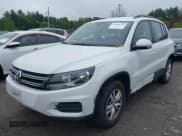 ✅ 2017 Volkswagen Tiguan S • VIN: WVGBV7AX4HK002215 • Lot: 42440129. Wystawiony na IAAI z przebiegiem 174 529 mil. Bezpłatny archiwum sprzedaży aukcyjnych z USA i szczegółowy raport historii pojazdu na DreamBid. Zdjęcie 2.