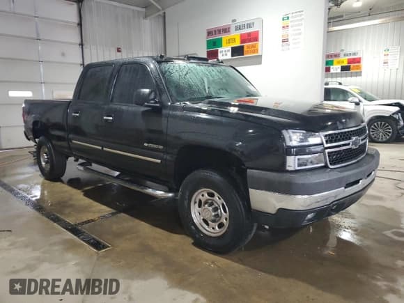 ✅ 2006 Chevrolet Silverado 2500HD LT2 • VIN: 1GCHK23U16F175953 • Lot: 83951755. Wystawiony na Copart z przebiegiem 180 509 mil. Bezpłatny archiwum sprzedaży aukcyjnych z USA i szczegółowy raport historii pojazdu na DreamBid. Zdjęcie 4.