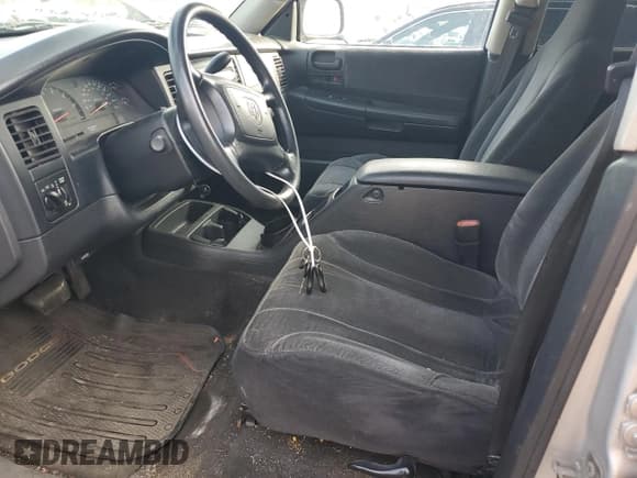 ✅ 2004 Dodge Dakota SLT • VIN: 1D7HG48NX4S677465 • Lot: 51044735. Wystawiony na Copart z przebiegiem 196 854 mil. Bezpłatny archiwum sprzedaży aukcyjnych z USA i szczegółowy raport historii pojazdu na DreamBid. Zdjęcie 7.