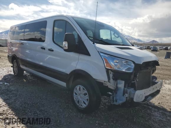 ✅ 2022 Ford Transit Passenger XL • VIN: 1FBAX2Y85NKA49099 • Lot: 48468035. Wystawiony na Copart z przebiegiem 95 561 mil. Bezpłatny archiwum sprzedaży aukcyjnych z USA i szczegółowy raport historii pojazdu na DreamBid. Zdjęcie 4.