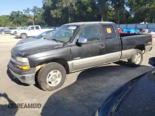 2000 Chevrolet Silverado 1500 LS z VIN 2GCEK19T3Y1355621, wystawiony jako Copart lot #69316155 z przebiegiem 213 539 mil mil oraz Czysty tytuł • Clean title. Historia ofert i sprzedaży dostępna na DreamBid. Obrazek 1.