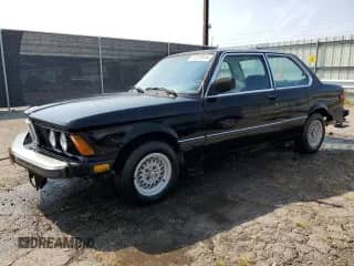 1983 BMW 3 Series z VIN WBAAG3306D9005277, wystawiony jako Copart lot #71227614 z przebiegiem 190 318 mil mil oraz Czysty tytuł • Clean title. Historia ofert i sprzedaży dostępna na DreamBid. Obrazek 1.