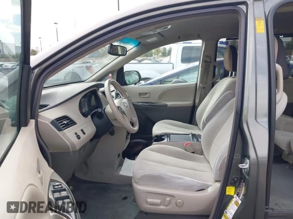 ✅ 2013 Toyota Sienna LE AAS • VIN: 5TDKK3DCXDS285852 • Lot: 43648576. Listed on IAAI with 136,835 mi. Free auction sales archive from the USA and detailed vehicle history report at DreamBid. Image 5.