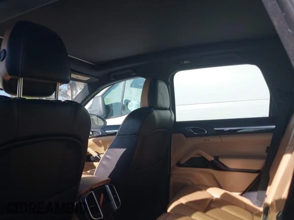 ✅ 2016 Porsche Cayenne • VIN: WP1AA2A21GKA15990 • Lot: 41978980. Listed on IAAI with 141,738 mi. Free auction sales archive from the USA and detailed vehicle history report at DreamBid. Image 19.