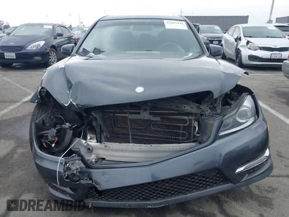 ✅ 2014 Mercedes-Benz C 250 Sport • VIN: WDDGF4HB4EG254230 • Lot: 42865949. Wystawiony na IAAI z przebiegiem 133 717 mil. Bezpłatny archiwum sprzedaży aukcyjnych z USA i szczegółowy raport historii pojazdu na DreamBid. Zdjęcie 12.