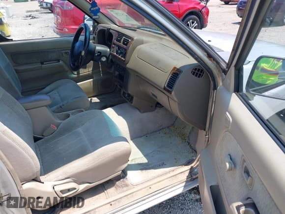 ✅ 1998 Nissan Frontier XE • VIN: 1N6DD26SXWC348595 • Lot: 42577261. Listed on IAAI with Not provided. Free auction sales archive from the USA and detailed vehicle history report at DreamBid. Image 5.