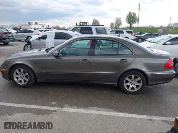 ✅ 2008 Mercedes-Benz E 320 • VIN: WDBUF22X48B209861 • Lot: 41952182. Listed on IAAI with 136,478 mi. Free auction sales archive from the USA and detailed vehicle history report at DreamBid. Image 14.