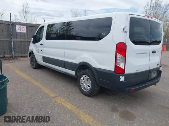 ✅ 2023 Ford Transit Passenger XL • VIN: 1FBAX2YG3PKA63237 • Lot: 41996063. Wystawiony na IAAI z przebiegiem 58 429 mil. Bezpłatny archiwum sprzedaży aukcyjnych z USA i szczegółowy raport historii pojazdu na DreamBid. Zdjęcie 3.