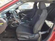 ✅ 2014 Hyundai Veloster • VIN: KMHTC6AD8EU184334 • Lot: 52919155. Wystawiony na Copart z przebiegiem 141 817 mil. Bezpłatny archiwum sprzedaży aukcyjnych z USA i szczegółowy raport historii pojazdu na DreamBid. Zdjęcie 7.