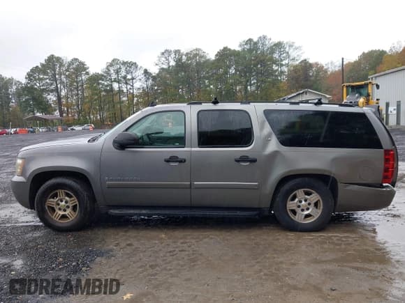 ✅ 2008 Chevrolet Suburban LTZ • VIN: 1GNFC160X8J209533 • Лот: 43556591. Опубликован ранее на IAAI с пробегом 117 108 миль. Бесплатный доступ к архиву аукционных продаж из США и подробный отчёт об истории автомобиля на DreamBid. Изображение 14.