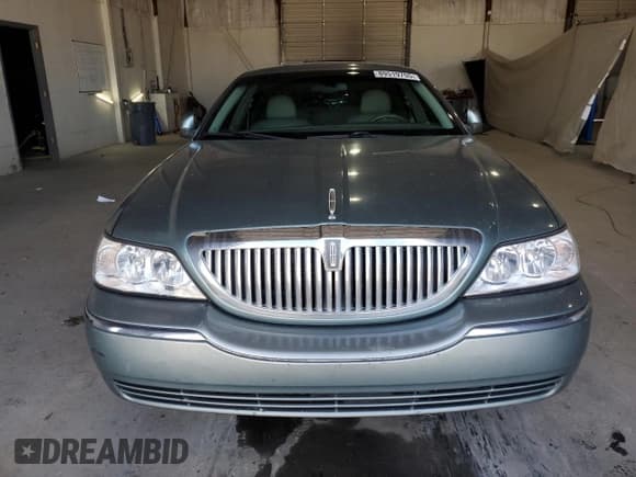 ✅ 2005 Lincoln Town Car Signature • VIN: 1LNHM81W05Y658589 • Лот: 89519755. Опубликован ранее на Copart с пробегом 216 403 миль. Бесплатный доступ к архиву аукционных продаж из США и подробный отчёт об истории автомобиля на DreamBid. Изображение 5.