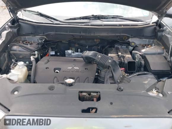 2013 Mitsubishi Outlander ES z VIN 4A4AR3AU8DE011083, wystawiony jako IAAI lot #43124485 z przebiegiem 90 264 mil mil oraz . Historia ofert i sprzedaży dostępna na DreamBid. Obrazek 10.