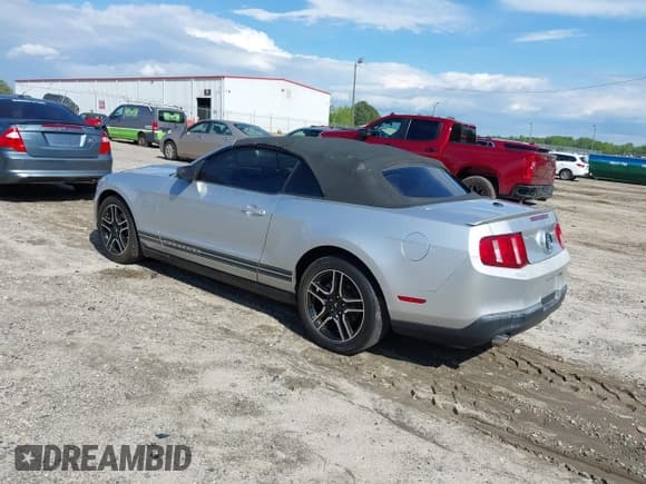 ✅ 2011 Ford Mustang V6 • VIN: 1ZVBP8EM6B5112240 • Лот: 42030995. Опубликован ранее на IAAI с пробегом 191 205 миль. Бесплатный доступ к архиву аукционных продаж из США и подробный отчёт об истории автомобиля на DreamBid. Изображение 3.