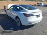✅ 2022 Tesla Model 3 Long Range • VIN: 5YJ3E1EB3NF133200 • Lot: 43536697. Wystawiony na IAAI z przebiegiem 104 241 mil. Bezpłatny archiwum sprzedaży aukcyjnych z USA i szczegółowy raport historii pojazdu na DreamBid. Zdjęcie 3.
