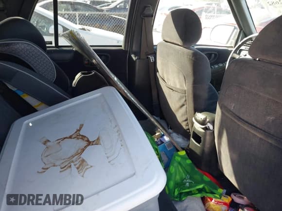 ✅ 2001 Chevrolet Blazer LT • VIN: 1GNDT13W71K195400 • Lot: 41682682. Wystawiony na IAAI z przebiegiem 178 957 mil. Bezpłatny archiwum sprzedaży aukcyjnych z USA i szczegółowy raport historii pojazdu na DreamBid. Zdjęcie 8.