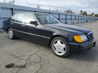 ✅ 1992 Mercedes-Benz 400 • VIN: WDBGA42E4NA021428 • Лот: 46920675. Опубликован ранее на Copart с пробегом 88 912 миль. Бесплатный доступ к архиву аукционных продаж из США и подробный отчёт об истории автомобиля на DreamBid. Изображение 4.
