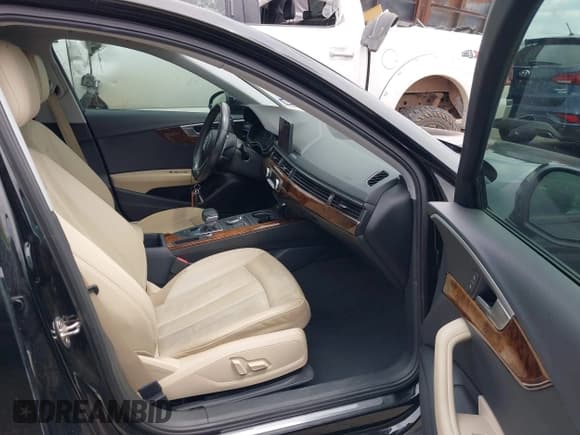 ✅ 2017 Audi A4 Premium • VIN: WAUGNAF41HN004702 • Lot: 42989869. Wystawiony na IAAI z przebiegiem 98 854 mil. Bezpłatny archiwum sprzedaży aukcyjnych z USA i szczegółowy raport historii pojazdu na DreamBid. Zdjęcie 5.