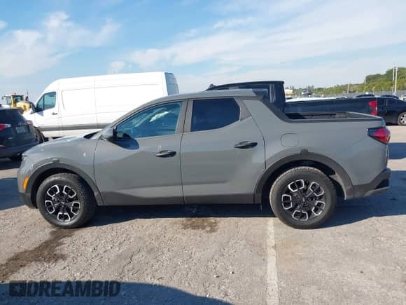 2022 Hyundai Santa Cruz SE with VIN 5NTJA4AE1NH008896, listed as a IAAI auction lot 41444400 with 23,547 mi miles and . Bid and sale history available at DreamBid. Image 14.
