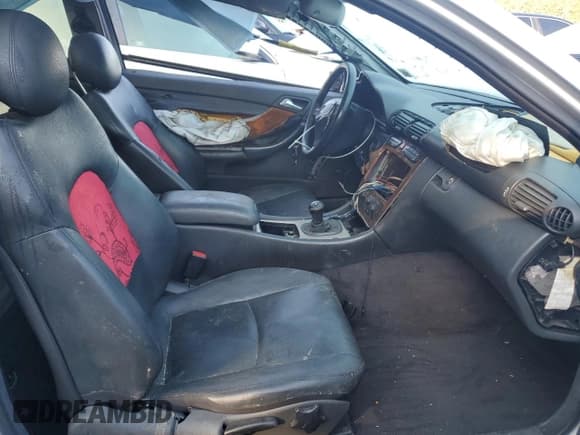 ✅ 2002 Mercedes-Benz C 230/260/280/320 • VIN: WDBRN47J72A369755 • Лот: 70883405. Опубликован ранее на Copart с пробегом 185 719 миль. Бесплатный доступ к архиву аукционных продаж из США и подробный отчёт об истории автомобиля на DreamBid. Изображение 7.