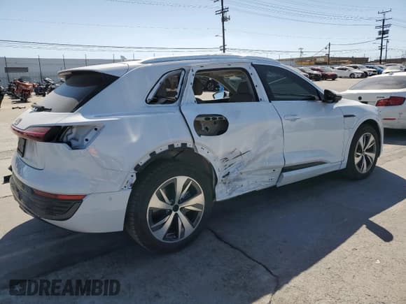 ✅ 2024 Audi Q8 e-tron Premium Plus • VIN: WA15AAGE2RB034558 • Lot: 56741665. Wystawiony na Copart z przebiegiem 642 mil. Bezpłatny archiwum sprzedaży aukcyjnych z USA i szczegółowy raport historii pojazdu na DreamBid. Zdjęcie 3.