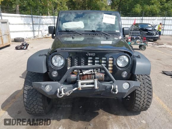 ✅ 2018 Jeep Wrangler Unlimited Sport • VIN: 1C4BJWDG3JL812280 • Lot: 43223460. Wystawiony na IAAI z przebiegiem 100 991 mil. Bezpłatny archiwum sprzedaży aukcyjnych z USA i szczegółowy raport historii pojazdu na DreamBid. Zdjęcie 12.