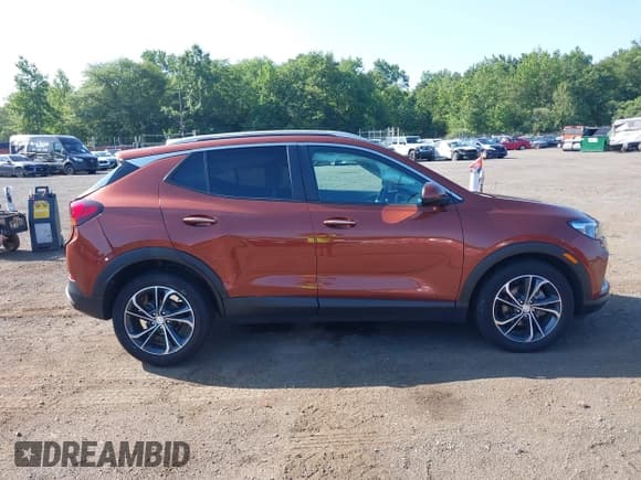 ✅ 2020 Buick Encore GX Select • VIN: KL4MMDS25LB122982 • Lot: 42799016. Wystawiony na IAAI z przebiegiem 60 555 mil. Bezpłatny archiwum sprzedaży aukcyjnych z USA i szczegółowy raport historii pojazdu na DreamBid. Zdjęcie 13.
