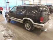 ✅ 1996 Chevrolet Blazer • VIN: 1GNDT13W2T2140730 • Lot: 41552544. Wystawiony na IAAI z przebiegiem 241 695 mil. Bezpłatny archiwum sprzedaży aukcyjnych z USA i szczegółowy raport historii pojazdu na DreamBid. Zdjęcie 3.