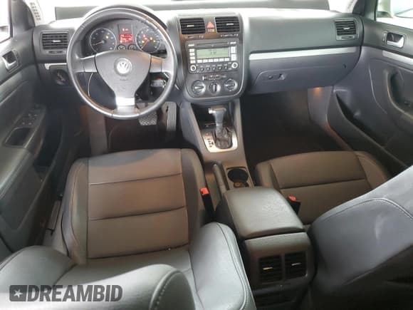 ✅ 2008 Volkswagen Jetta SE • VIN: 3VWRZ71K68M072610 • Lot: 84290995. Listed on Copart with 102,393 mi. Free auction sales archive from the USA and detailed vehicle history report at DreamBid. Image 8.