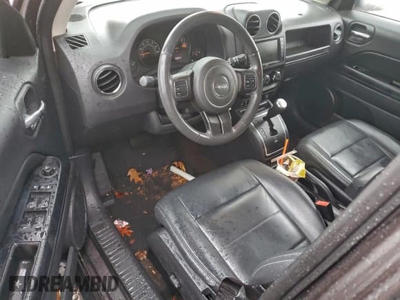 ✅ 2016 Jeep Patriot High Altitude • VIN: 1C4NJRFB4GD580467 • Lot: 93562615. Wystawiony na Copart z przebiegiem 59 642 mil. Bezpłatny archiwum sprzedaży aukcyjnych z USA i szczegółowy raport historii pojazdu na DreamBid. Zdjęcie 8.