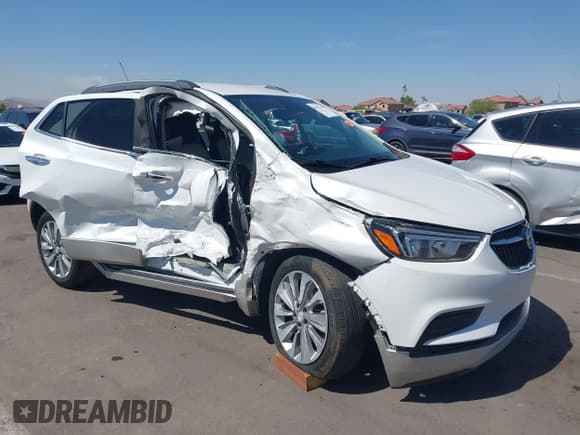 ✅ 2020 Buick Encore Preferred • VIN: KL4CJASB9LB051319 • Lot: 42917421. Wystawiony na IAAI z przebiegiem 22 163 mil. Bezpłatny archiwum sprzedaży aukcyjnych z USA i szczegółowy raport historii pojazdu na DreamBid. Zdjęcie 6.