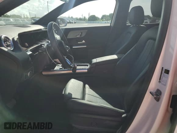 ✅ 2025 Mercedes-Benz GLA 250 • VIN: W1N4N4GB7SJ639323 • Лот: 70459795. Опубликован ранее на Copart с пробегом 11 552 миль. Бесплатный доступ к архиву аукционных продаж из США и подробный отчёт об истории автомобиля на DreamBid. Изображение 7.